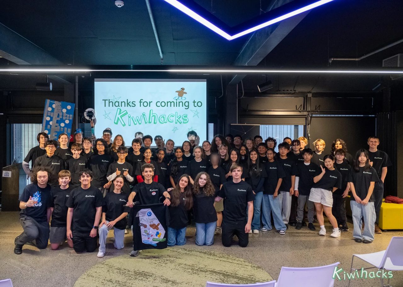 Everyone at KiwiHacks 2026 together for the group photo